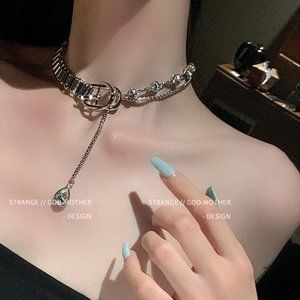 Collarbone chain